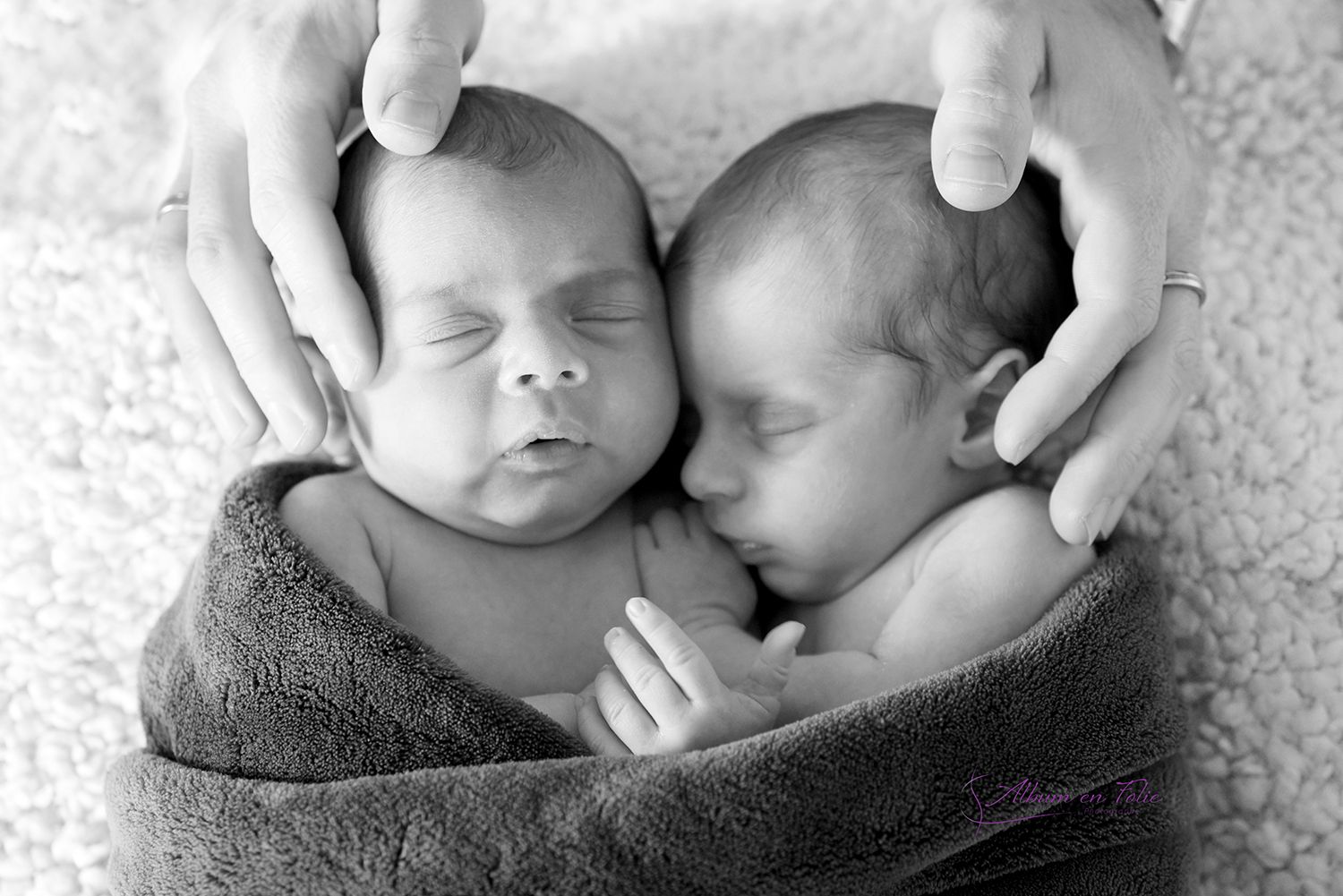 Séance photo naissance de jumeaux à Lyon com