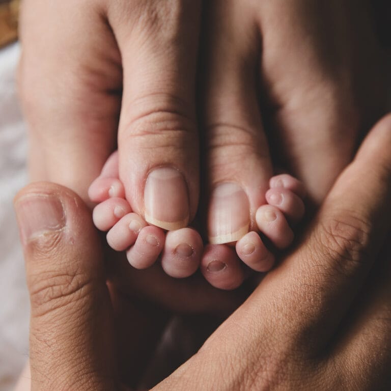 Photographe de naissance à la maison st priest rhone
